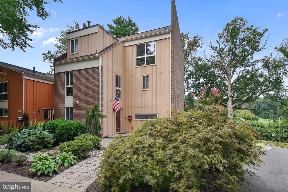 11460 Links Dr, Reston, VA 20190 - photo 1