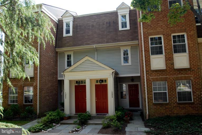 10404 Parthenon Ct, Bethesda, MD 20817 - photo 1