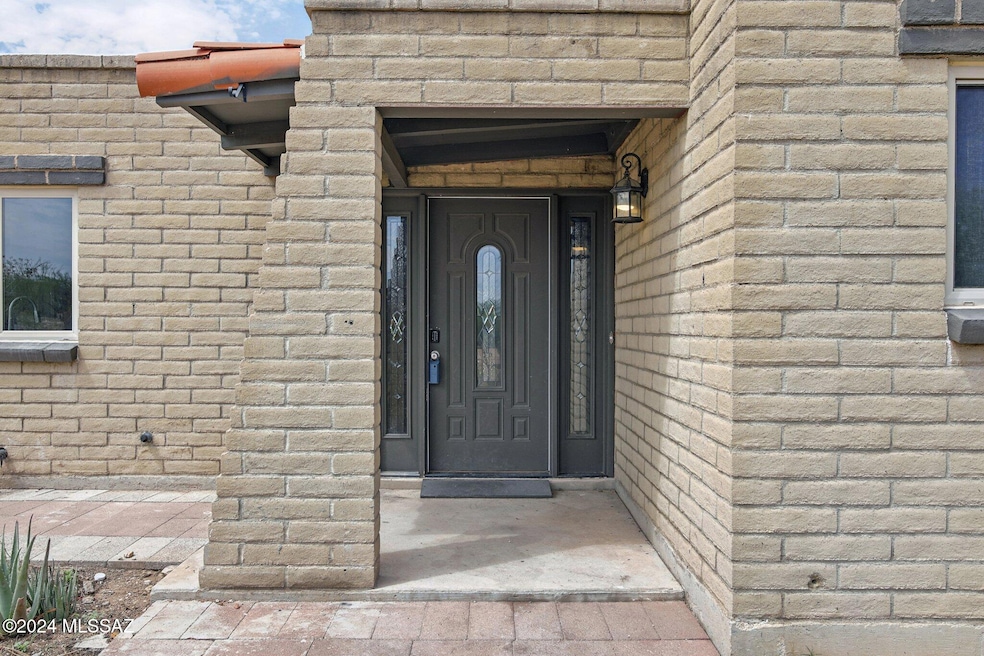 W Killarney Ave-003