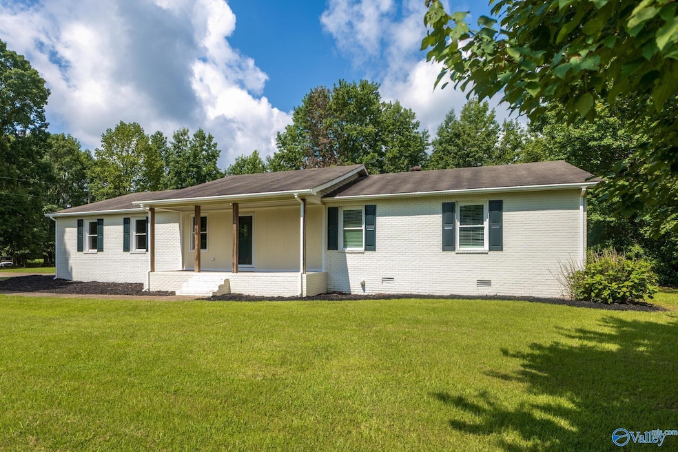 11566 Wall Triana Hwy, Ardmore, AL 35739 - photo 1