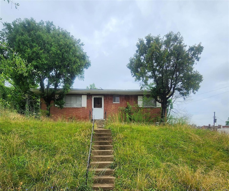 4464 Lee Ave, Saint Louis, MO 63115 - photo 1