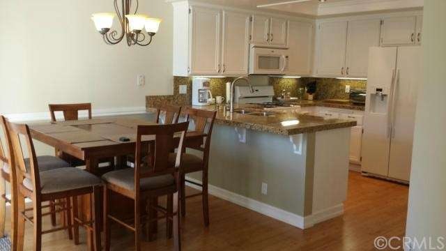 Cooks delight! Gas range, ample granite counter sp