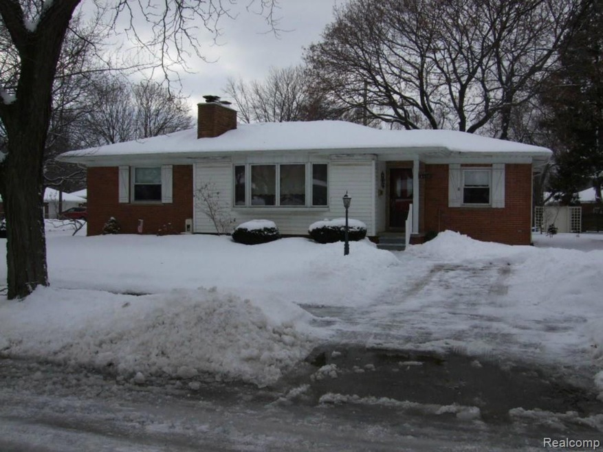 80 x 131 HUGE DOUBLE LOT ON A CORNER.