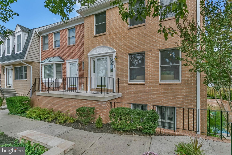 213A Locust St SE unit A1, Vienna, VA 22180 - photo 1