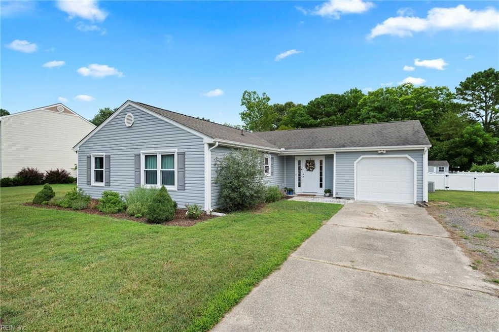 210 Azalea Dr, Smithfield, VA 23430 - photo 1