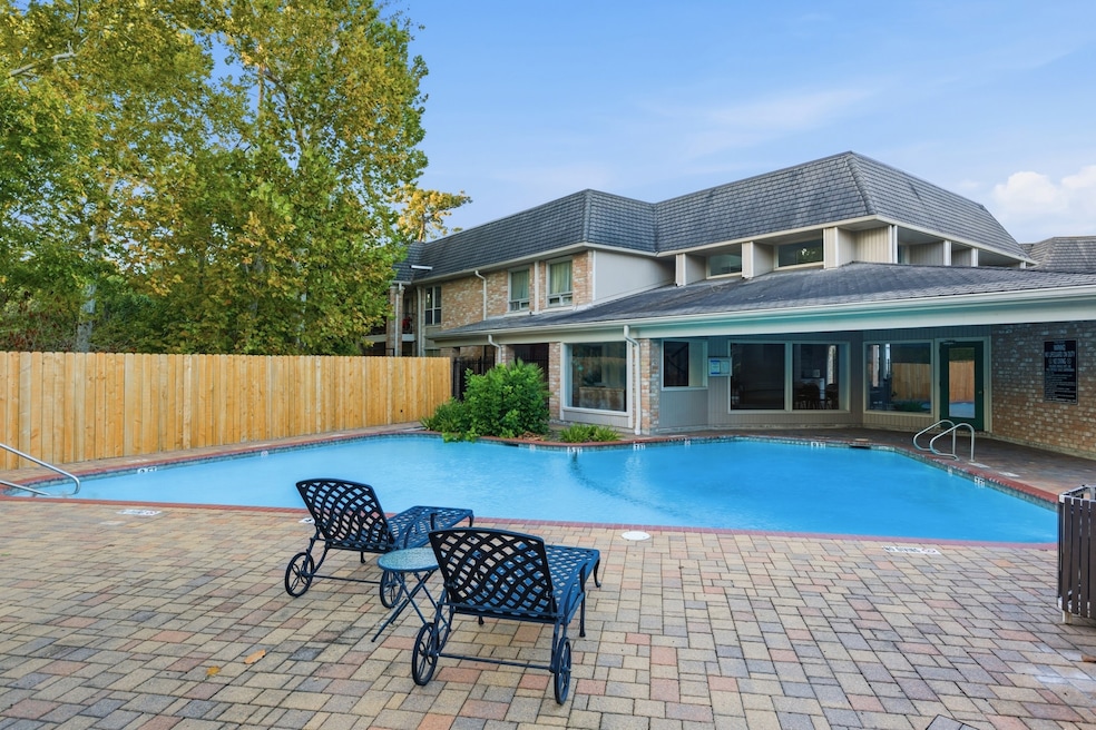 2224 S Piney Point Rd unit 222, Houston, TX 77063 - photo 1