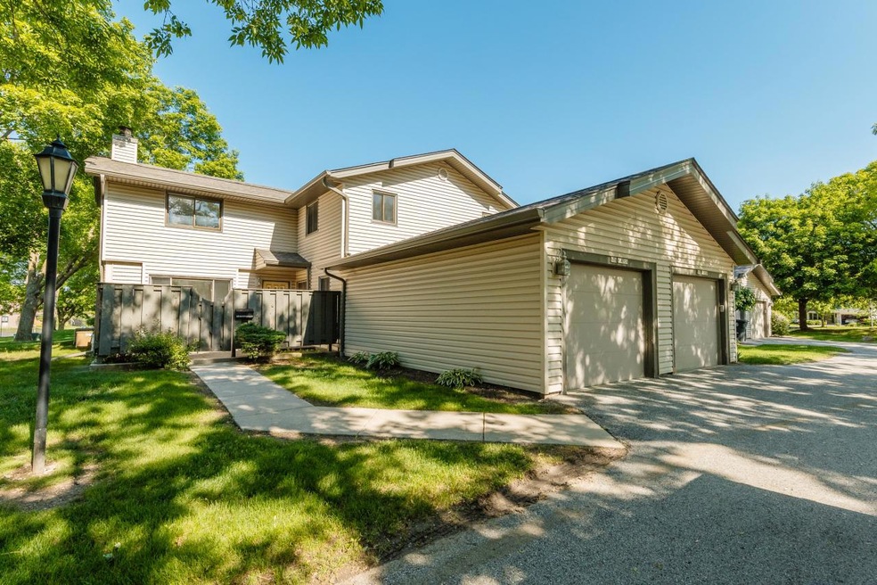 N76W14726 Northpoint Dr, Menomonee Falls, WI 53051 - photo 1