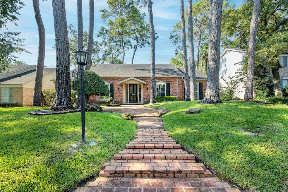 13615 Queensbury Ln, Houston, TX 77079 - photo 1