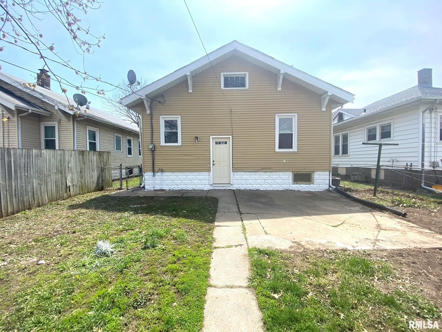 1528 W 14th St, Davenport, IA 52804 - photo 1