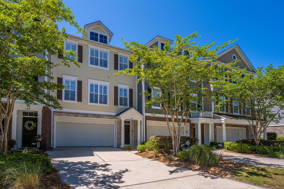 155PalmCoveWay01