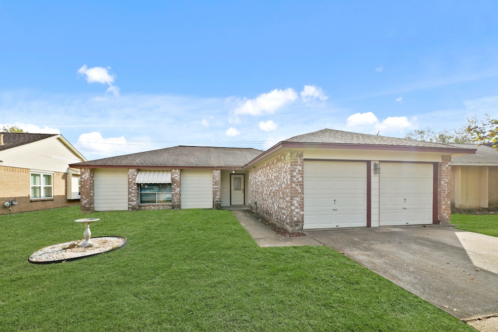 1325 Canyon Springs Dr, La Porte, TX 77571 - photo 1