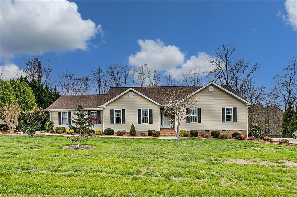 2366 Hickory Forest Dr, Asheboro, NC 27203 - photo 1