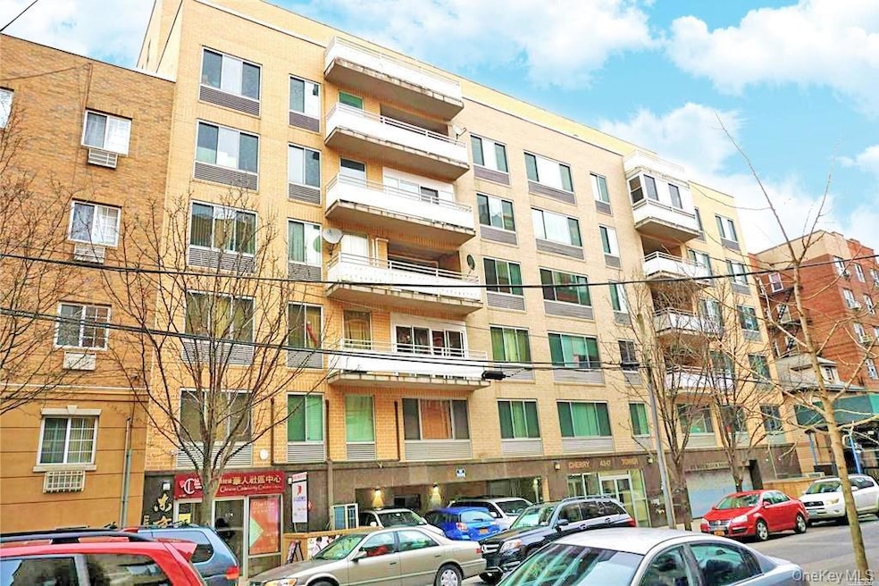 4317 Union St unit 6E, Flushing, NY 11355 - photo 1