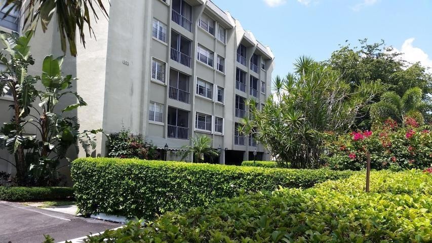 Spencer Place Condominium unit 3010, West Palm Beach, FL 33409 - photo 1