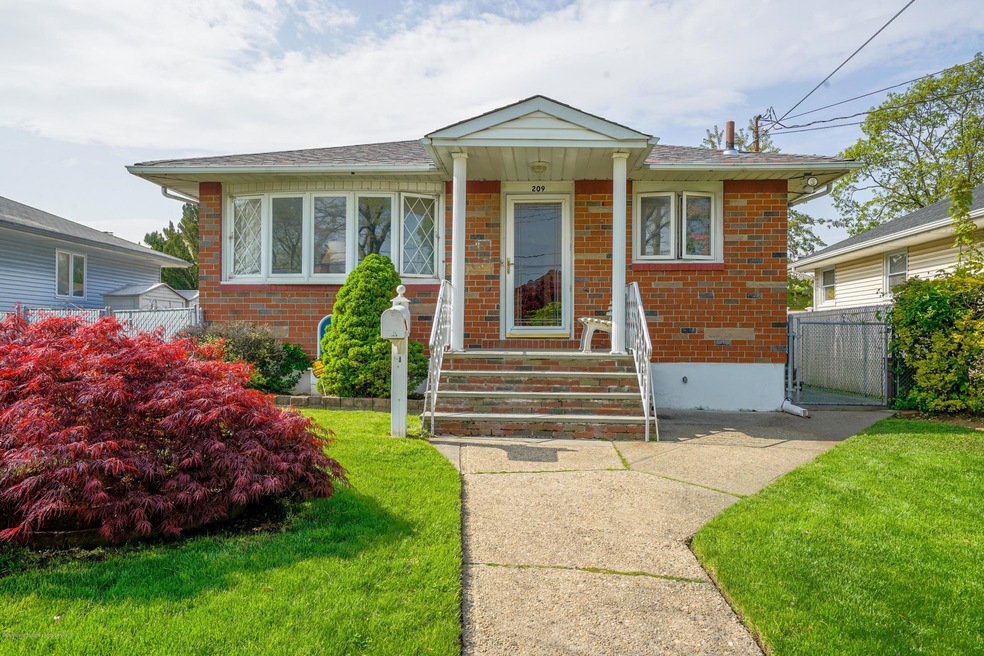 209 Foch Ave, Staten Island, NY 10305 - photo 1