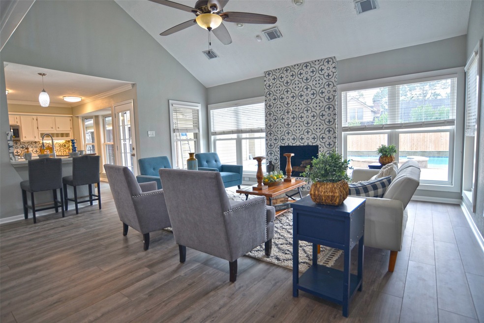 1105 Middlecreek St, Friendswood, TX 77546 - photo 1