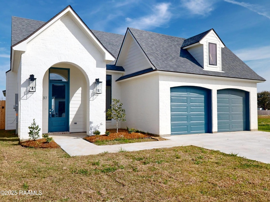 137 Lakes Edge Drive