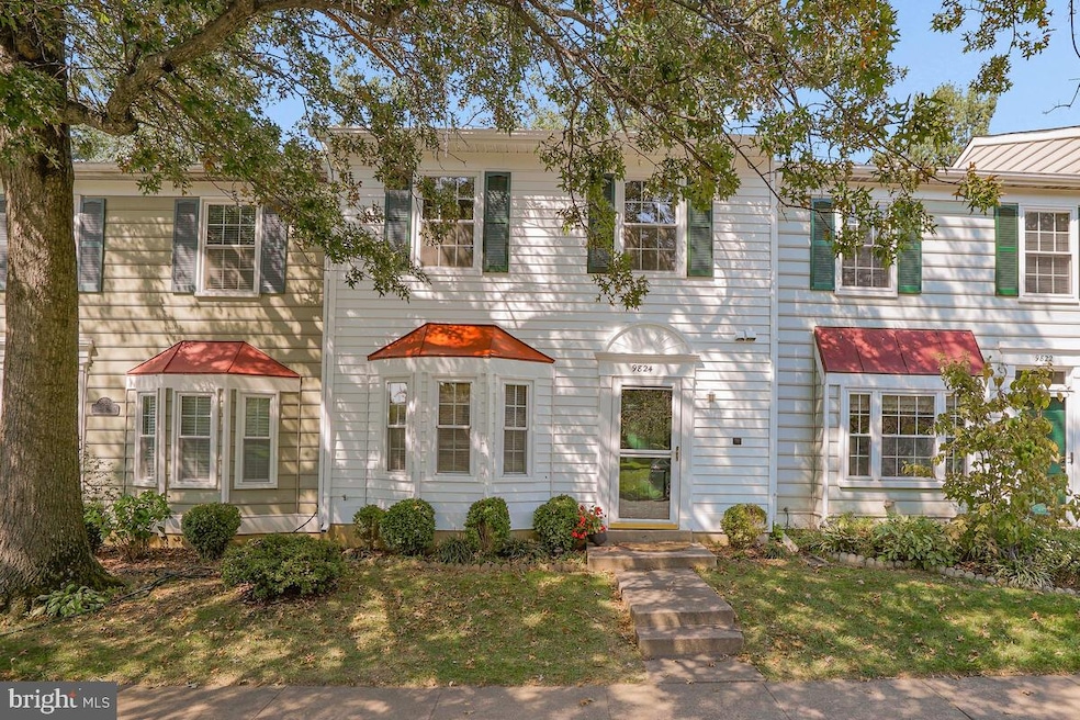 9824 Oakdale Woods Ct, Vienna, VA 22181 - photo 1