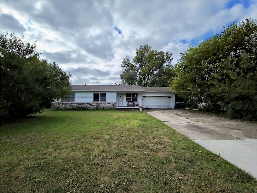 140 Meadowbrook St, Robinson, TX 76706 - photo 1