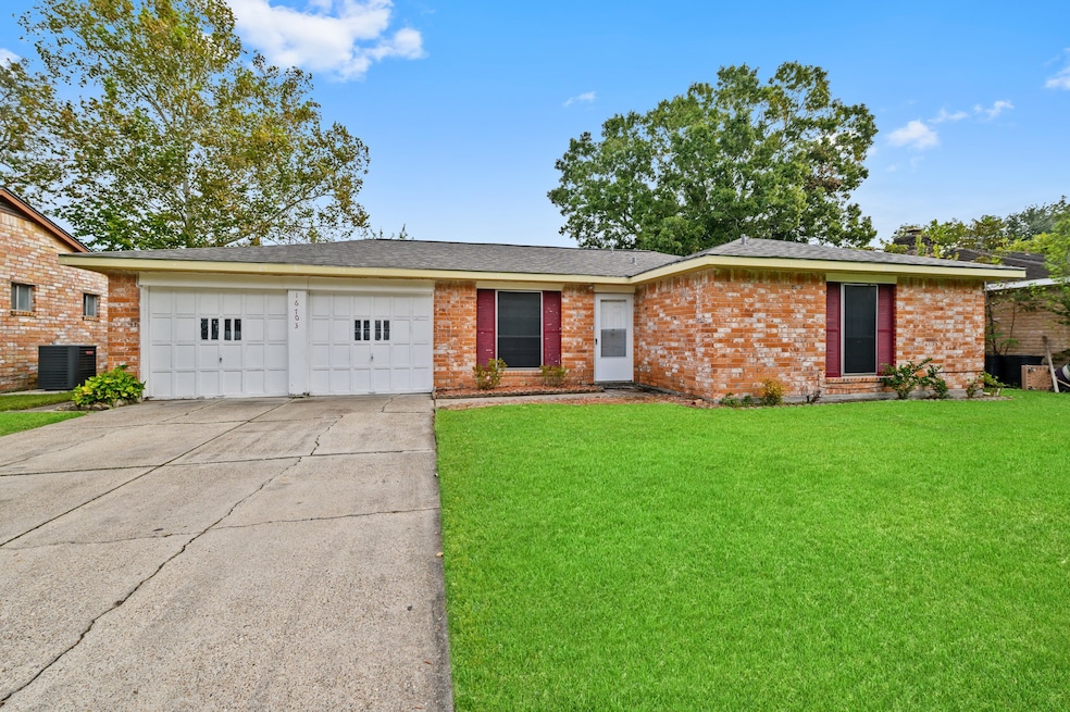 16703 David Glen Dr, Friendswood, TX 77546 - photo 1