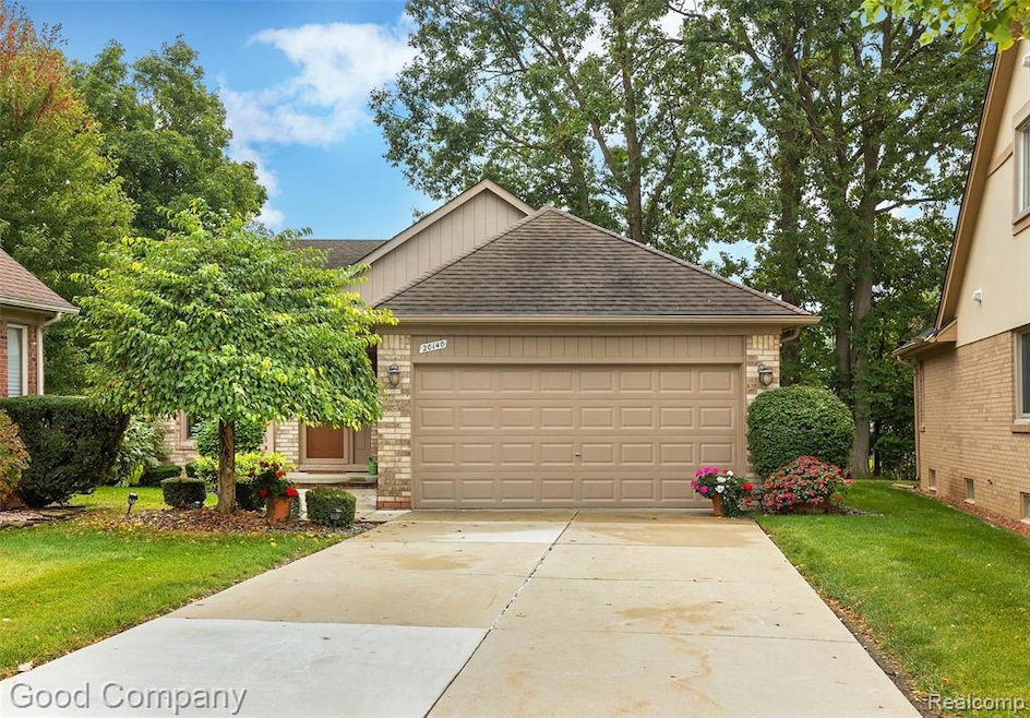 20140 Shoals Ct unit 16, Clinton Township, MI 48038 - photo 1
