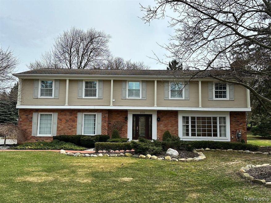 3725 Burning Tree Dr, Bloomfield Hills, MI 48302 - photo 1