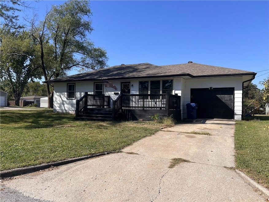 611 Summit Rd, Knob Noster, MO 65336 - photo 1