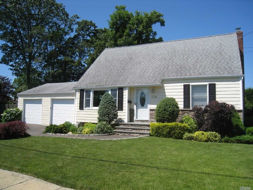 1776 Norm Place, Seaford, NY 11783 - photo 1