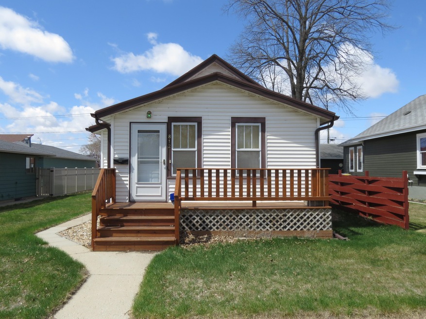 Front of Home<|><|>