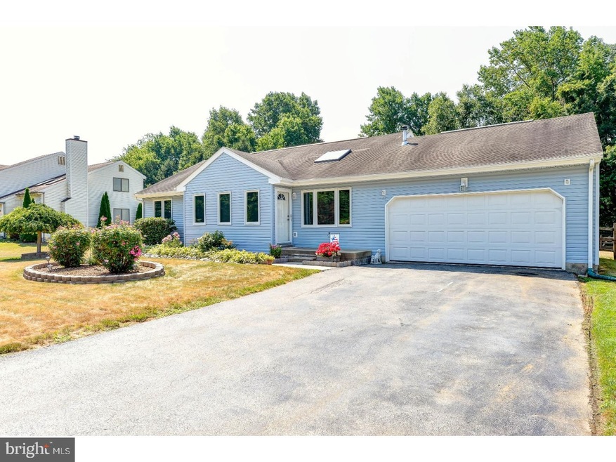 33 Palmetto Dr, New Castle, DE 19720 - photo 1