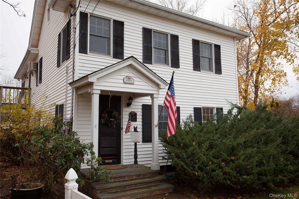 49925 Main Rd unit 2nd Floor, Southold, NY 11971 - photo 1