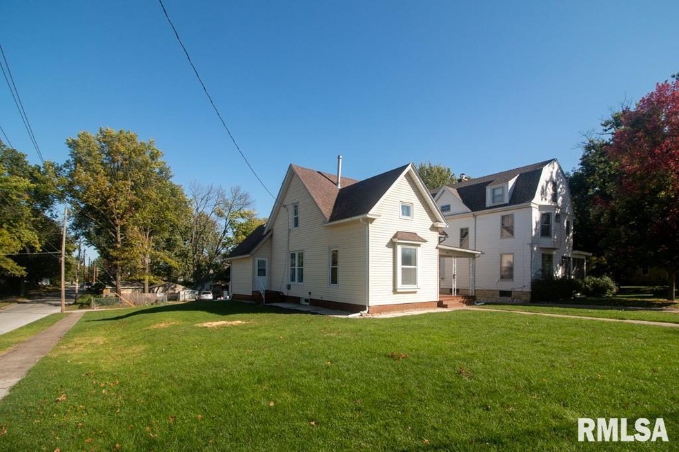 304 E High St, Davenport, IA 52803 - photo 1