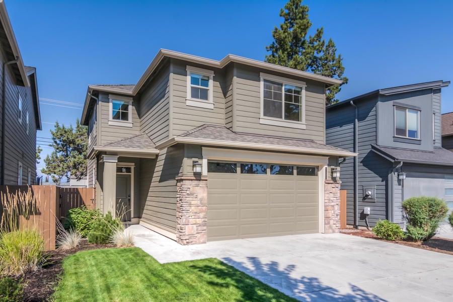 61249 SE Brock Ln, Bend, OR 97702 - photo 1