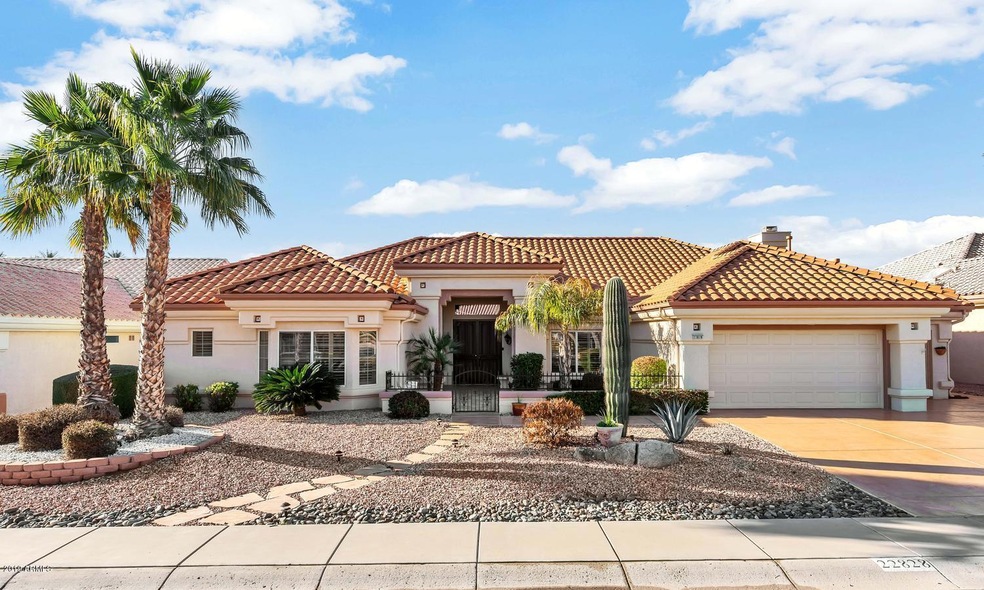 22828 N Dusty Trail Blvd-large-001-11-Fr