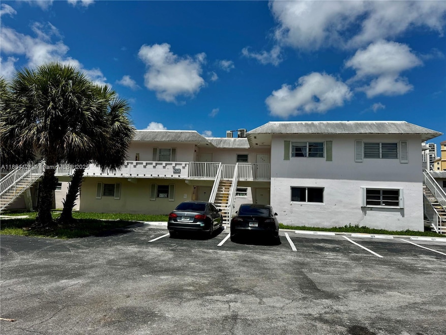 7430 SW 82nd St unit D105, Miami, FL 33143 - photo 1
