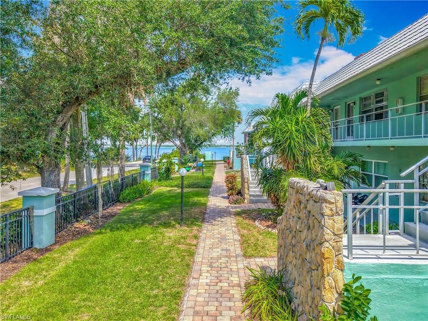 3225 E Riverside Dr unit 63F, Fort Myers, FL 33916 - photo 1