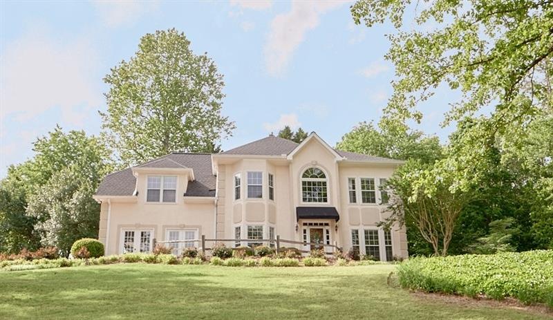 Great curb appeal in Carriage Lakes Swim/Tennis Co