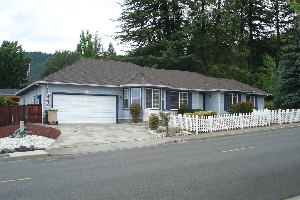 1060 NE Savage St, Grants Pass, OR 97526 - photo 1