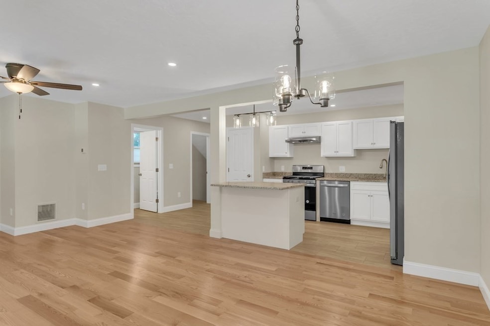 96 Royal Ln unit 96, Agawam, MA 01001 - photo 1