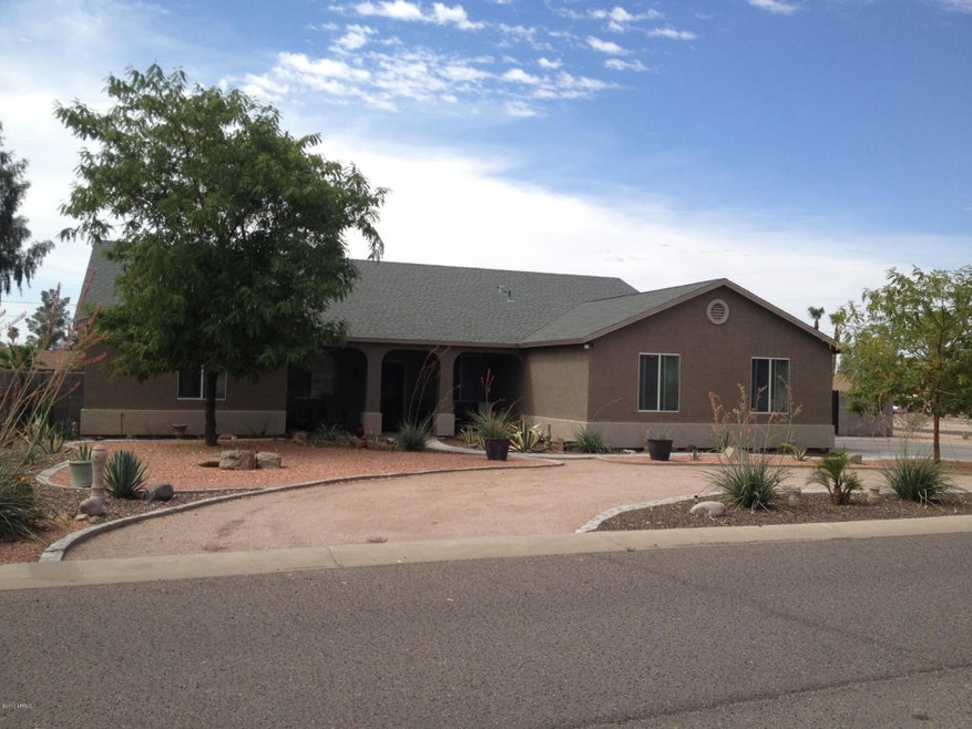 01-House Front_IMG_0778