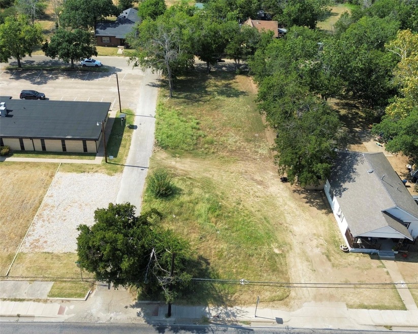 1001 E Henderson St, Cleburne, TX 76031 - photo 1
