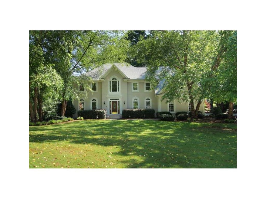 Exterior Front. This elegant colonial in Brookfiel