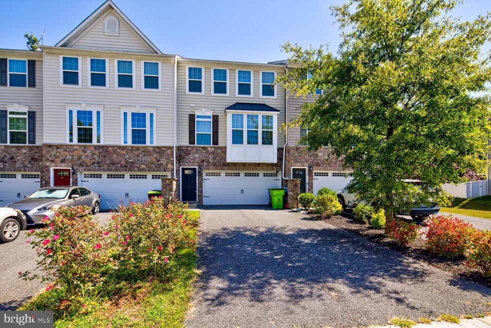 238 W General Grey Ct, Newark, DE 19702 - photo 1