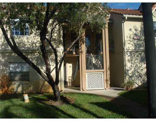 18340 NW 68th Ave unit 5-I, Hialeah, FL 33015 - photo 1