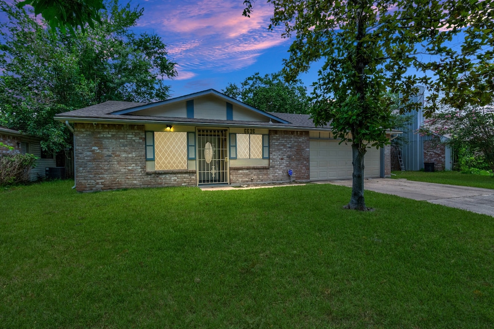 6626 Feather Creek Dr, Houston, TX 77086 - photo 1