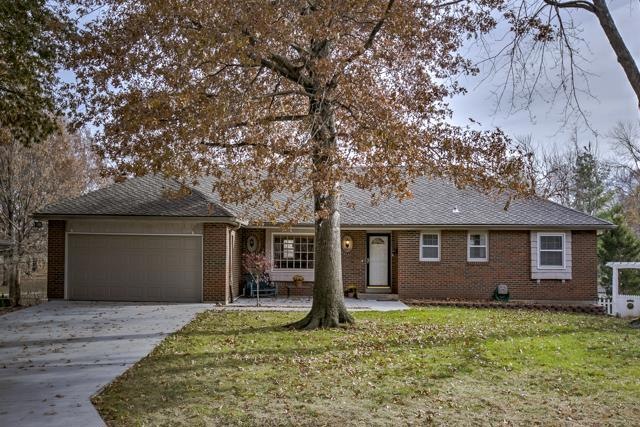 6613 Garnett Dr, Shawnee, KS 66203 - photo 1