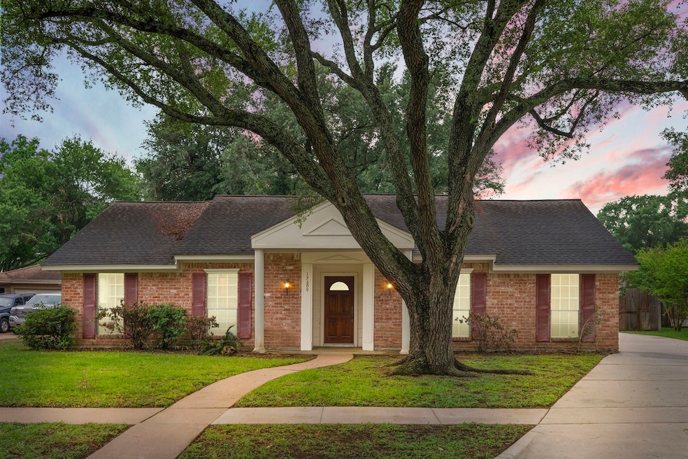 Welcome to 15609 Australia, located in the heart of Jersey Village.