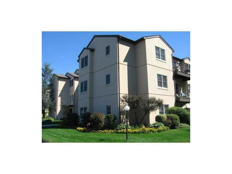 185 Manville Hill Rd unit 403, Cumberland, RI 02864 - photo 1