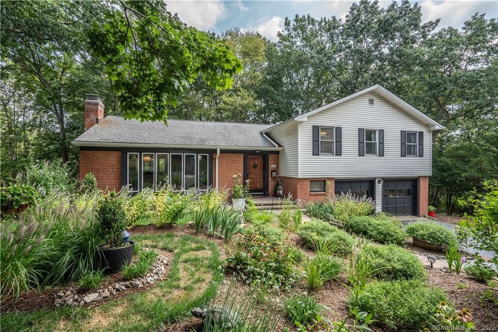 220 Stevenson Rd, New Haven, CT 06515 - photo 1