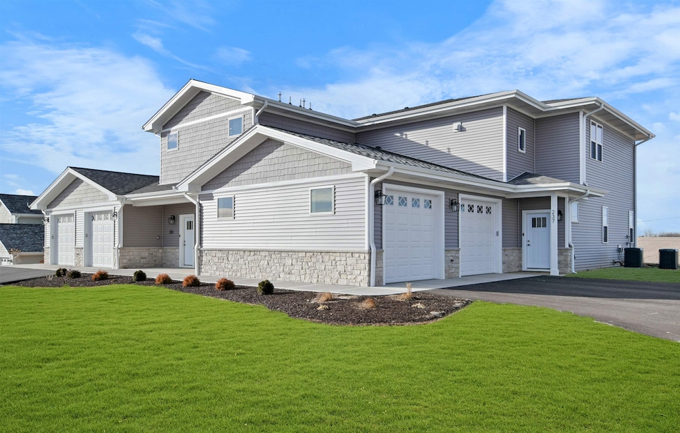 237 NW 3rd Ave, Monroe, WI 53566 - photo 1